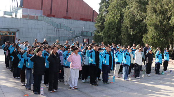 【沂蒙教育】平邑县实验小学开展“实践铸成长 红色润初心”主题研学(图1)