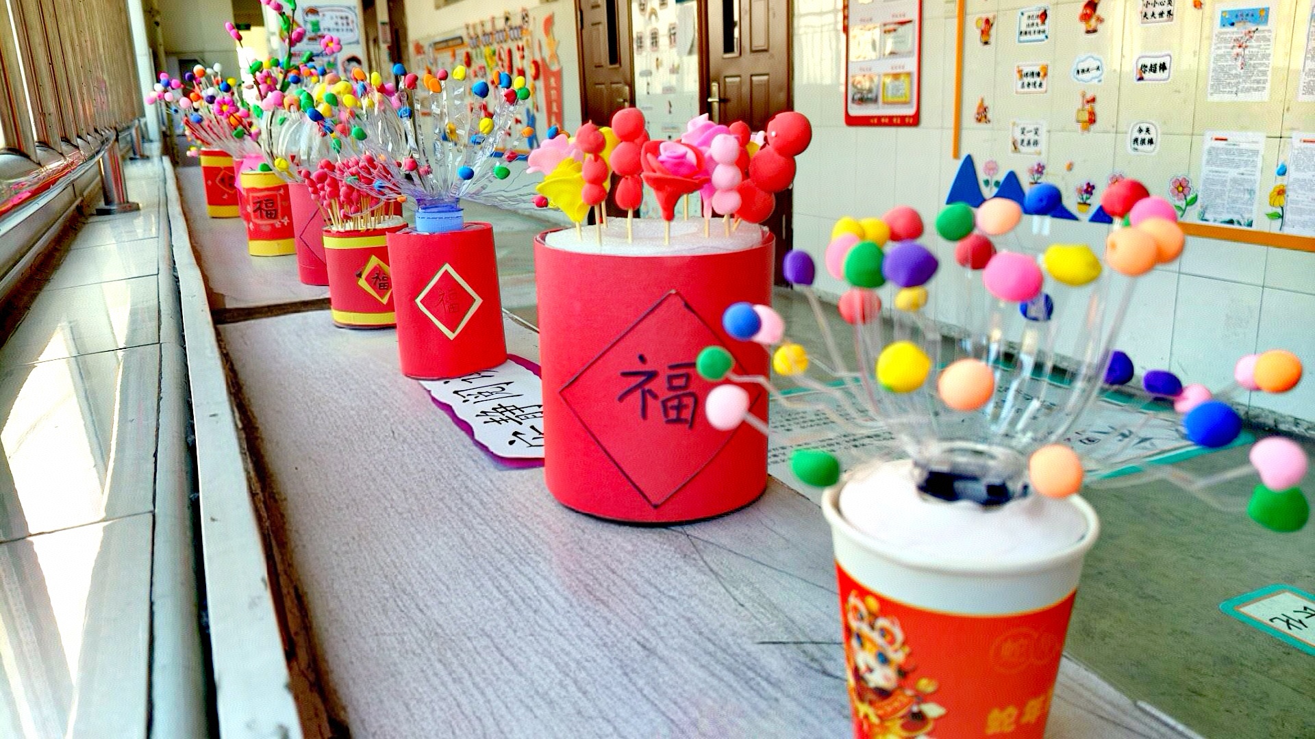 平邑县第二实验小学少先队举行“庆元旦”手工作品展活动(图1)