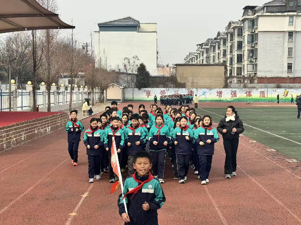 平邑县第四实验小学举办活力跑操比赛(图2)