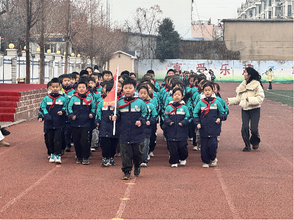 平邑县第四实验小学举办活力跑操比赛(图3)
