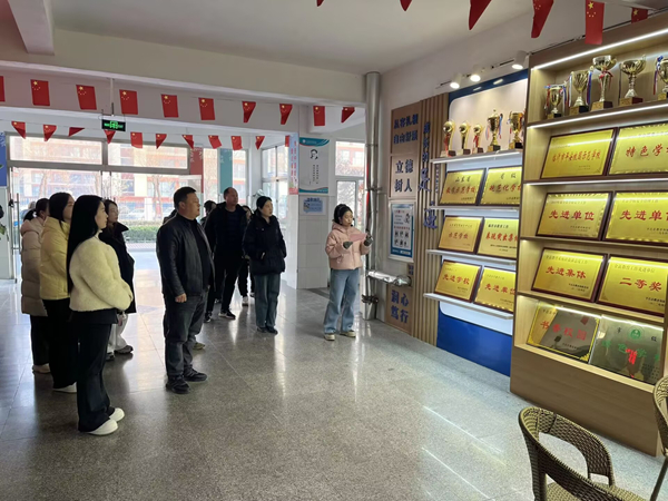 平邑县第二实验小学开展家长开放日活动(图1)