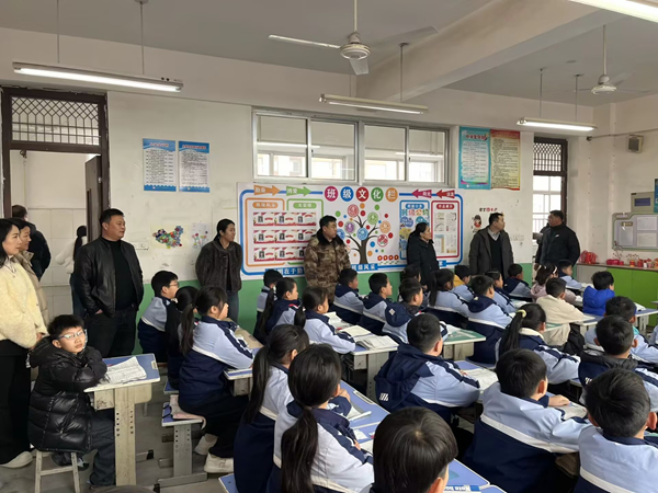 平邑县第二实验小学开展家长开放日活动(图2)