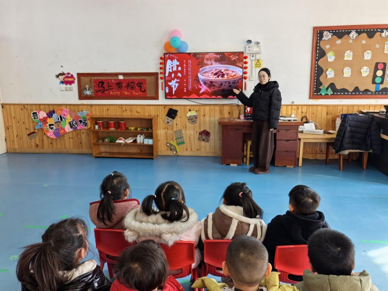 平邑县丰阳镇中心幼儿园开展腊八节活动