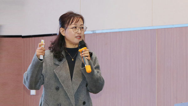 【山东平邑】实验小学举办 “专家引领促提升 全员育人启新篇”报告会(图2)