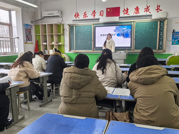 平邑县第二实验小学举行开学初学科培训活动(图1) 平邑县第二实验小学举行开学初学科培训活动(图1)