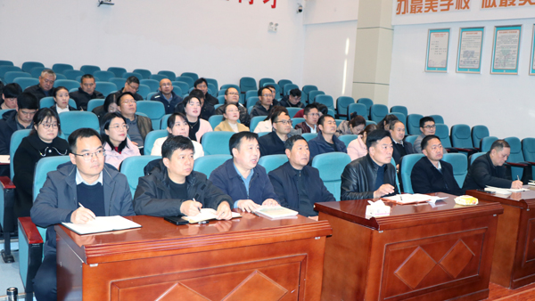 【山东平邑】实验小学教育集团“校长讲坛”成功举办(图1)