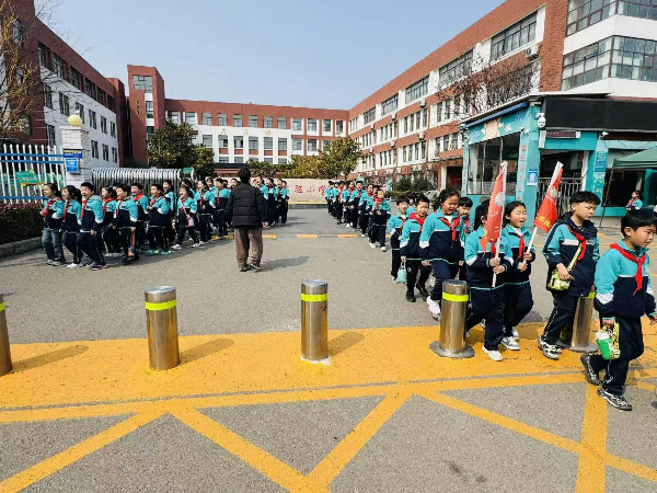 平邑县第四实验小学路队比赛顺利开展(图2) 平邑县第四实验小学路队比赛顺利开展(图2)