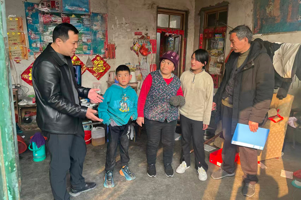 平邑县第二实验小学永庆校区暖心家访助力撤并校新生融入新家(图2) 平邑县第二实验小学永庆校区暖心家访助力撤并校新生融入新家(图2)