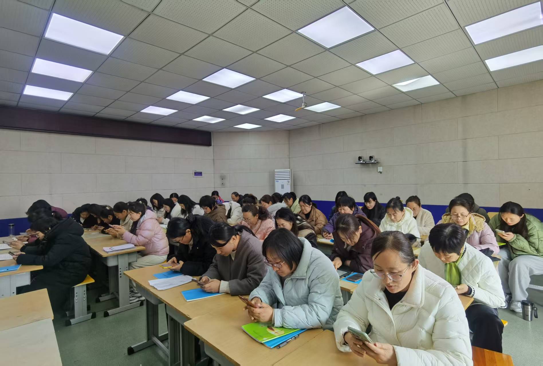 平邑兴蒙学校举行语文新课程标准监测(图2) 平邑兴蒙学校举行语文新课程标准监测(图2)