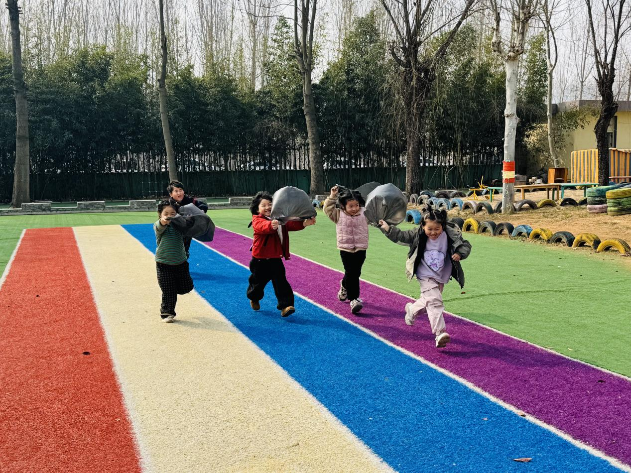 平邑县丰阳镇中心幼儿园开展“探寻风趣”主题活动(图3) 平邑县丰阳镇中心幼儿园开展“探寻风趣”主题活动(图3)