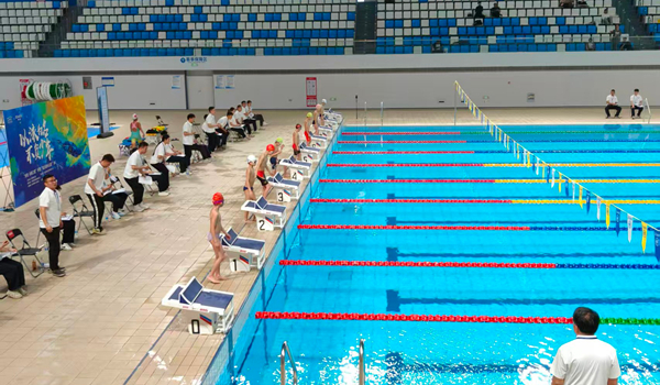 平邑县第二实验小学游泳健儿闪耀临沂市青少年游泳邀请赛(图1) 平邑县第二实验小学游泳健儿闪耀临沂市青少年游泳邀请赛(图1)