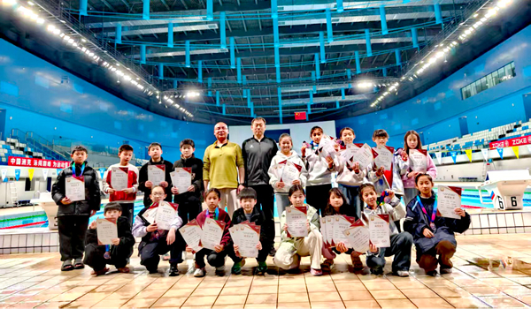 平邑县第二实验小学游泳健儿闪耀临沂市青少年游泳邀请赛(图3) 平邑县第二实验小学游泳健儿闪耀临沂市青少年游泳邀请赛(图3)