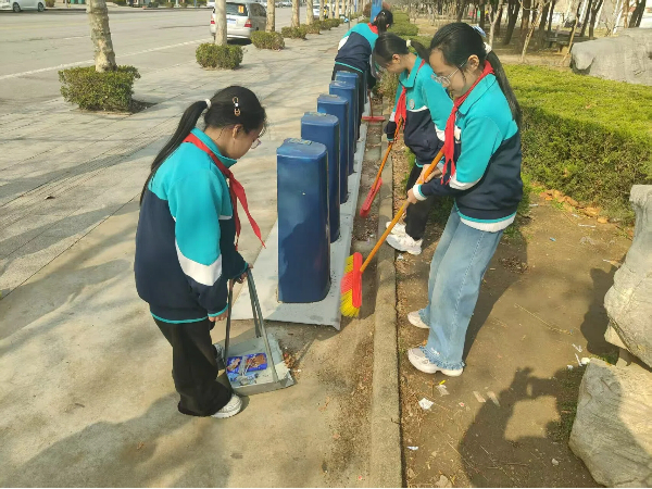 平邑县第四实验小学开展“学雷锋”系列主题活动(图3)