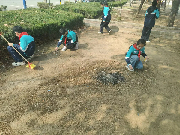 平邑县第四实验小学开展“学雷锋”系列主题活动(图4)