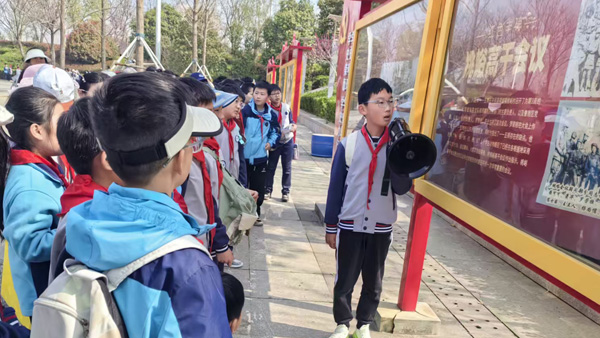 【山东平邑】实验小学第六校区引领学子走进自然拥抱春光(图3) 【山东平邑】实验小学第六校区引领学子走进自然拥抱春光(图3)