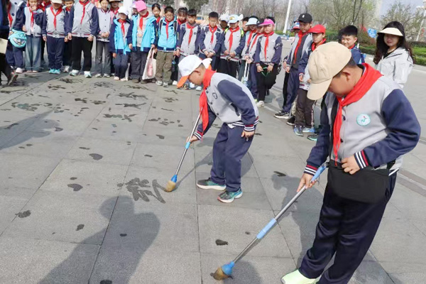 【山东平邑】实验小学第六校区引领学子走进自然拥抱春光(图5) 【山东平邑】实验小学第六校区引领学子走进自然拥抱春光(图5)