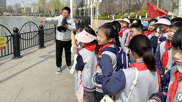 【山东平邑】实验小学第六校区引领学子走进自然拥抱春光(图6) 【山东平邑】实验小学第六校区引领学子走进自然拥抱春光(图6)