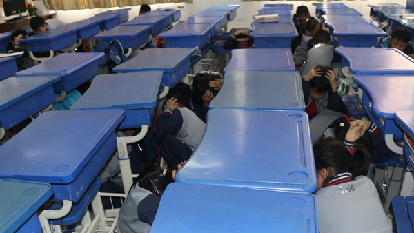 【山东平邑】实验小学第三校区成功举办防震逃生演练(图1) 【山东平邑】实验小学第三校区成功举办防震逃生演练(图1)