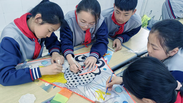 【山东平邑】实验小学第三校区开展手绘风筝主题实践活动(图1) 【山东平邑】实验小学第三校区开展手绘风筝主题实践活动(图1)