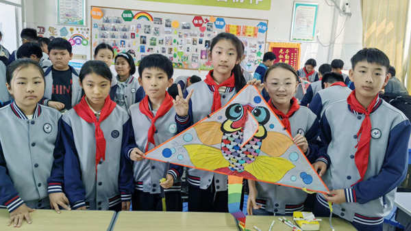 【山东平邑】实验小学第三校区开展手绘风筝主题实践活动(图2) 【山东平邑】实验小学第三校区开展手绘风筝主题实践活动(图2)