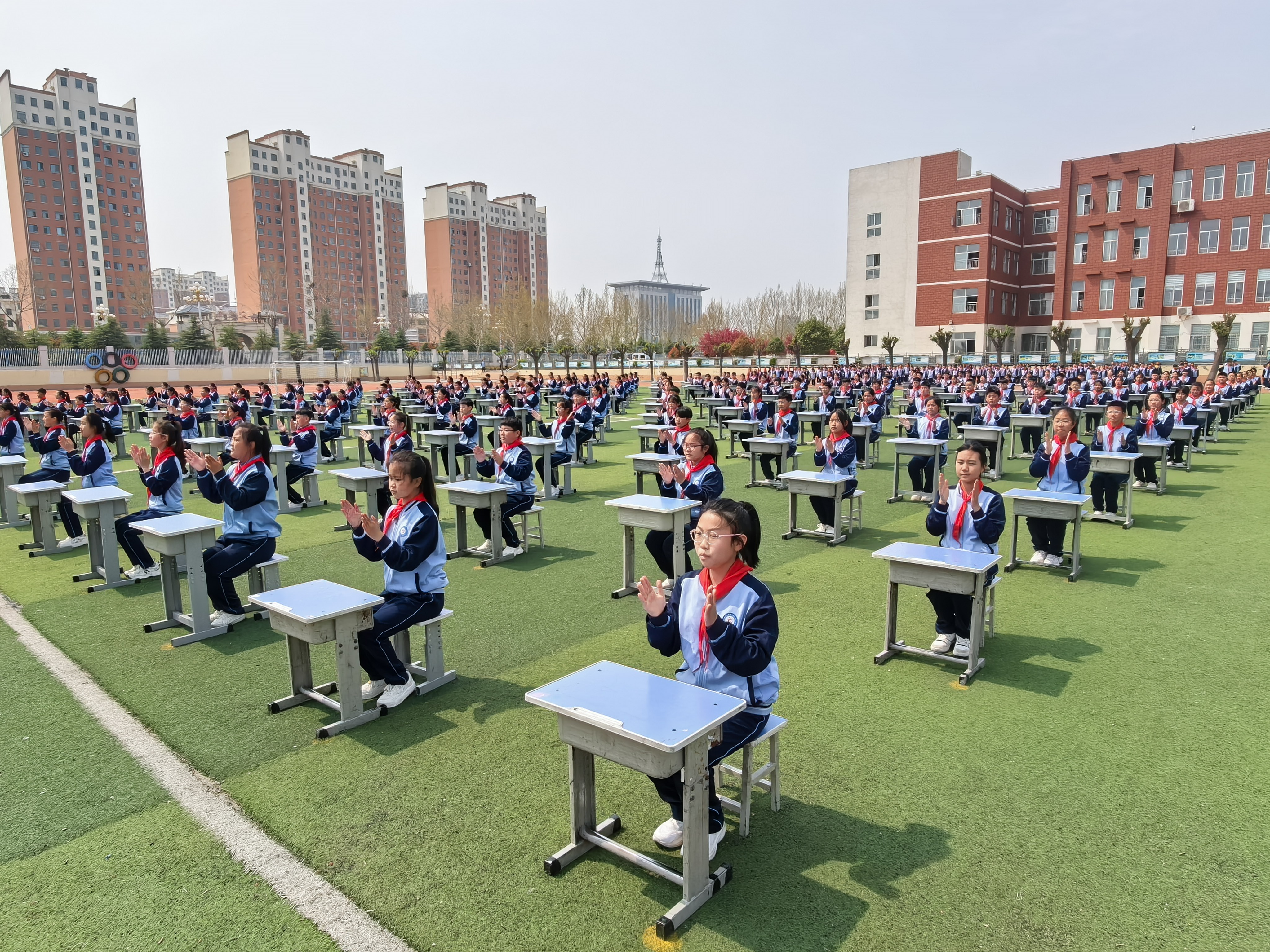 平邑县第二实验小举行红领巾精品社团展演活动(图2) 平邑县第二实验小举行红领巾精品社团展演活动(图2)