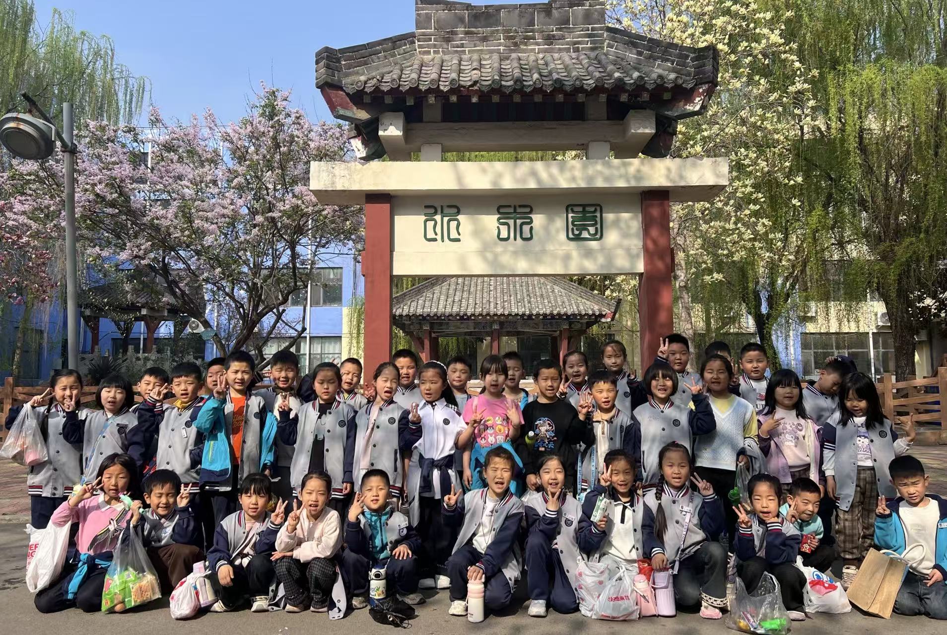 平邑兴蒙学校举办“春天的味道”美食节——二年级学子寻味享幸福(图3)