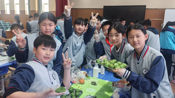 【山东平邑】实验小学第三校区开展“青团飘香忆清明”实践活动(图2) 【山东平邑】实验小学第三校区开展“青团飘香忆清明”实践活动(图2)