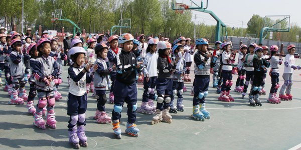 【山东平邑】实验小学第三校区成功举办校园轮滑竞速赛(图1) 【山东平邑】实验小学第三校区成功举办校园轮滑竞速赛(图1)