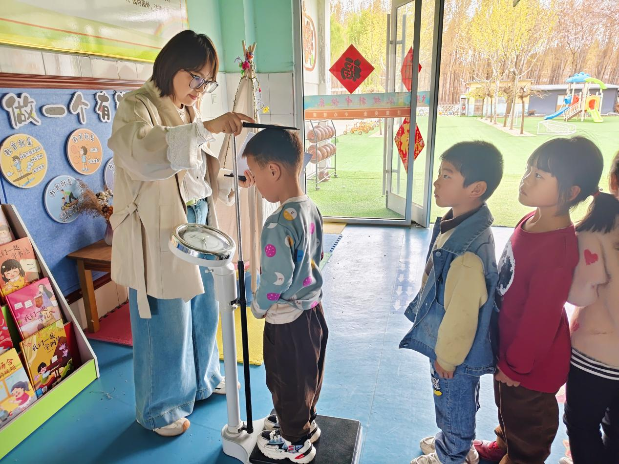 平邑县丰阳镇中心幼儿园开展春季健康查体活动(图1)
