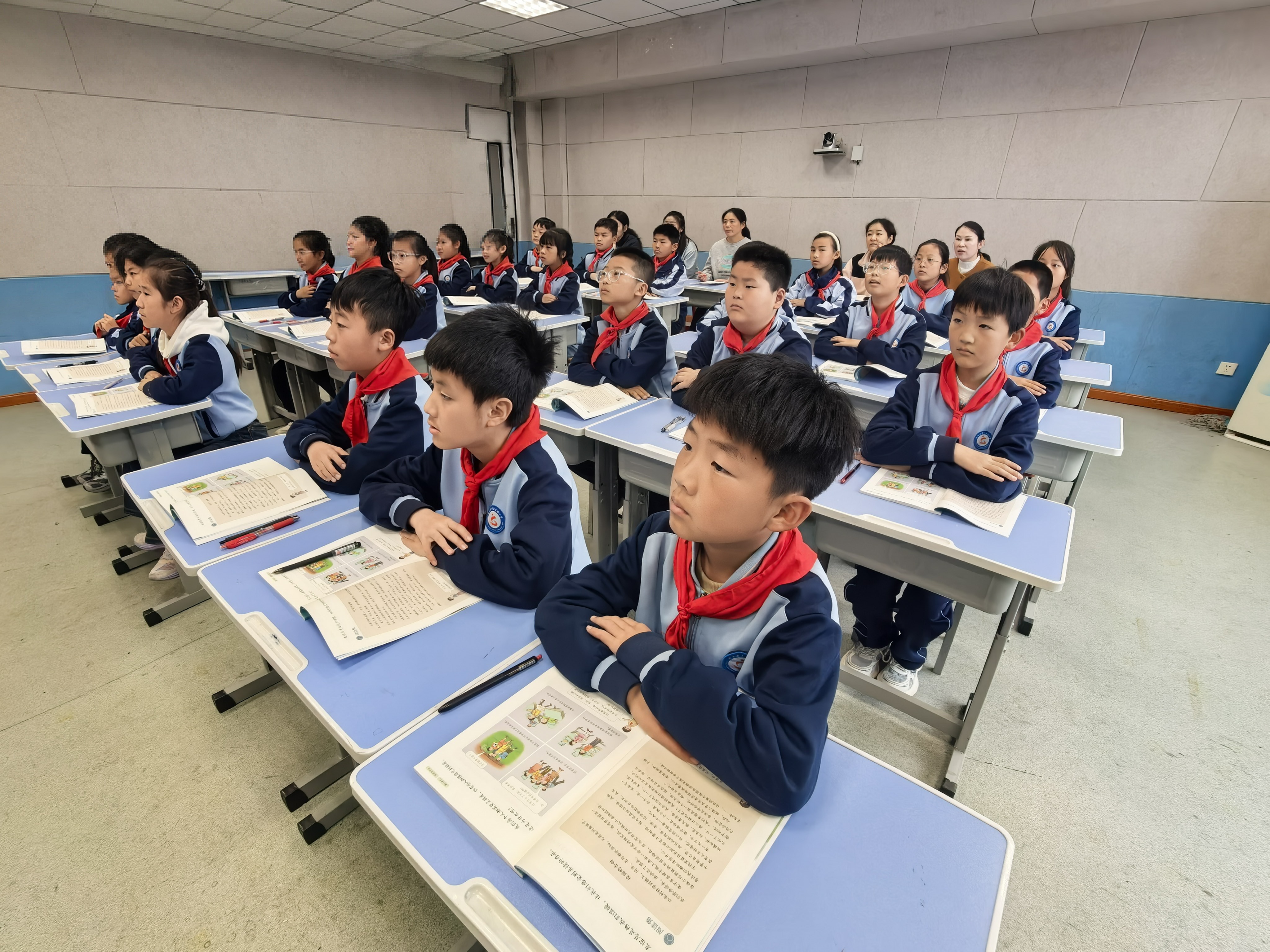 平邑县第二实验小学开展“沂蒙精神进课堂”公开课展示活动(图2) 平邑县第二实验小学开展“沂蒙精神进课堂”公开课展示活动(图2)
