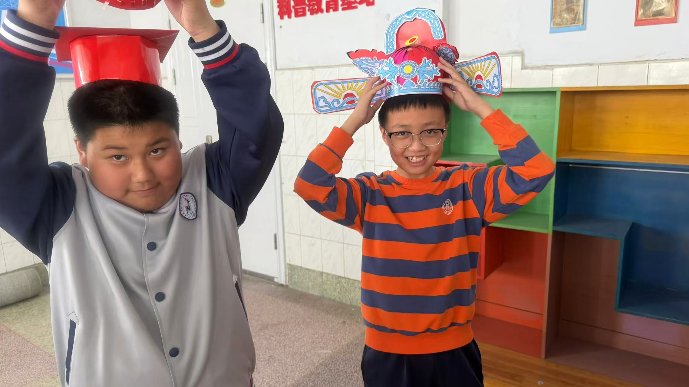 巧手筑梦 智趣融合——兴蒙学校六年级数学实践手工作品展圆满落幕(图1)