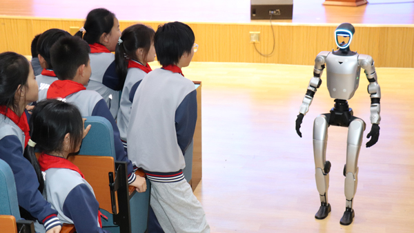 【山东平邑】实验小学第三校区开展播种AI种子，点亮未来智慧(图2)