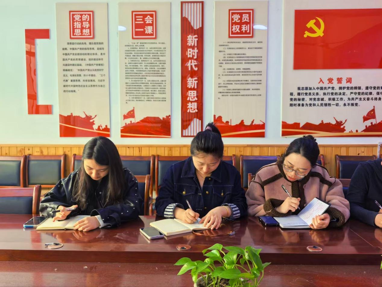 平邑县丰阳镇中心幼儿园开展六一儿童节筹备教研活动(图2)