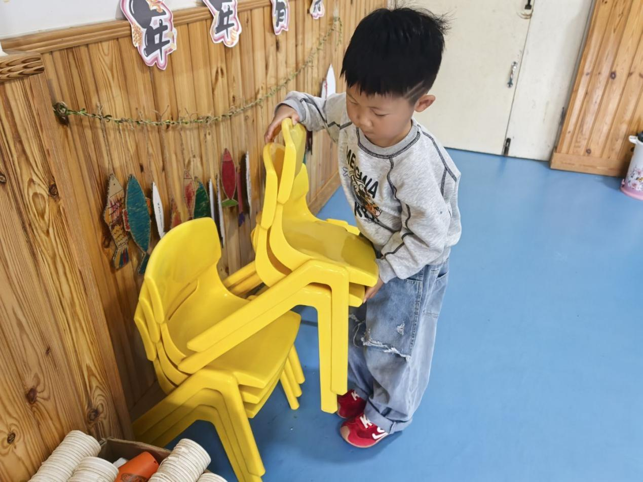 平邑县丰阳镇中心幼儿园开展五一劳动节主题活动(图1)