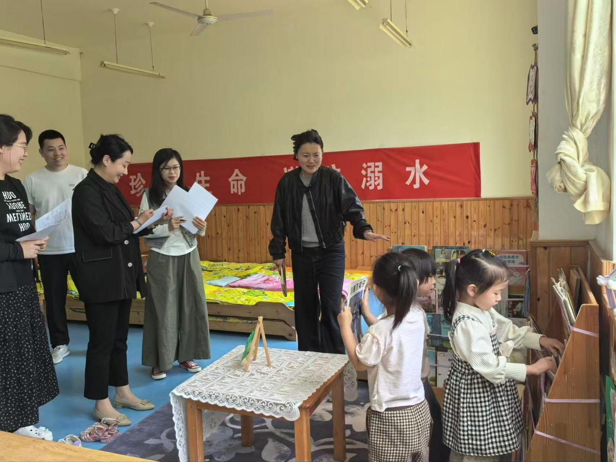 平邑县丰阳镇中心幼儿园开展书香班级与环境创设交流活动