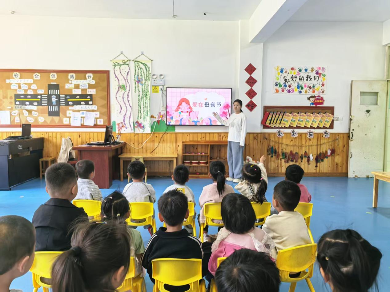 平邑县丰阳镇中心幼儿园开展母亲节主题活动