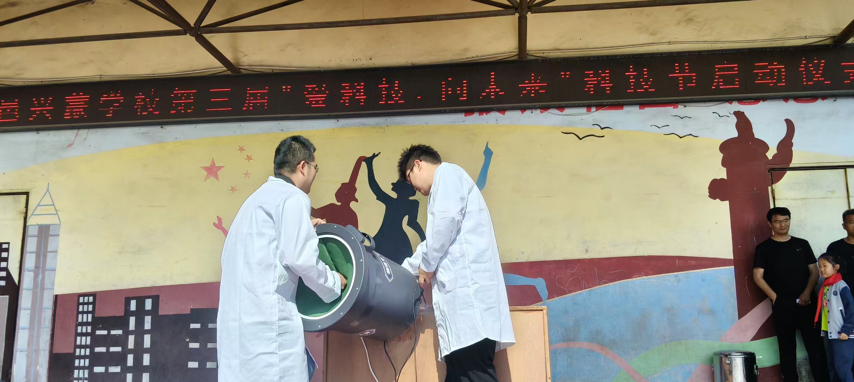 爱科技 向未来 逐梦星辰大海 ——平邑兴蒙学校第三届科技节隆重启动(图3)