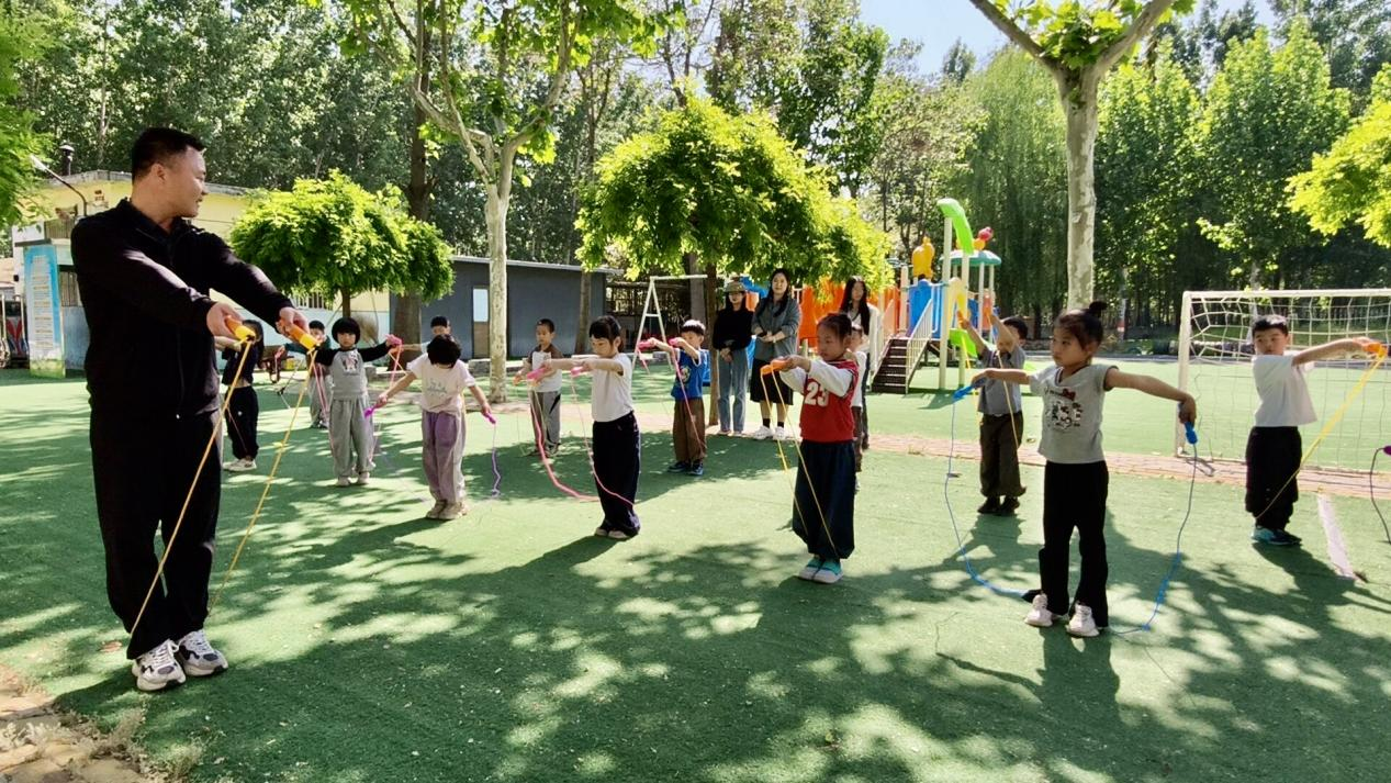 平邑县丰阳镇中心幼儿园联合丰阳镇中心校开展幼小衔接联合共同体暨幼小衔接教研活动(图3) 平邑县丰阳镇中心幼儿园联合丰阳镇中心校开展幼小衔接联合共同体暨幼小衔接教研活动(图3)