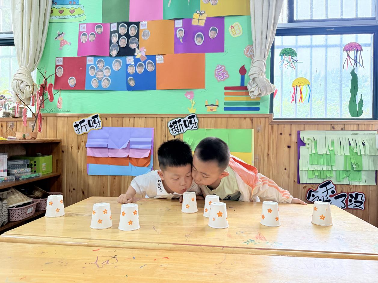 平邑县丰阳镇中心幼儿园开展纸杯趣味游戏活动(图3) 平邑县丰阳镇中心幼儿园开展纸杯趣味游戏活动(图3)