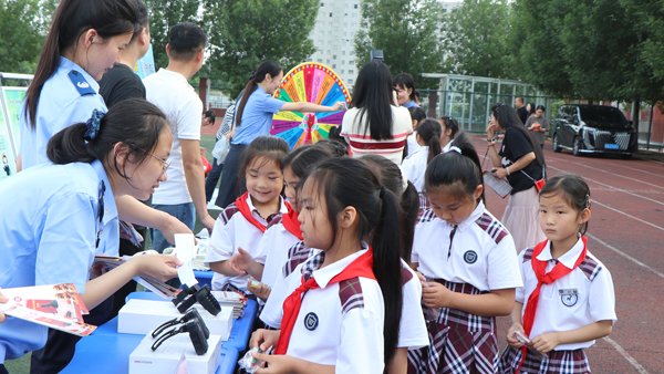 【山东平邑】实验小学第三校区成功举办“萌娃赶政法孝善大集”教育活动(图11)