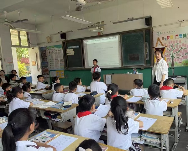 平邑兴蒙学校举行“新生态生本课堂”展示观摩活动(图1)
