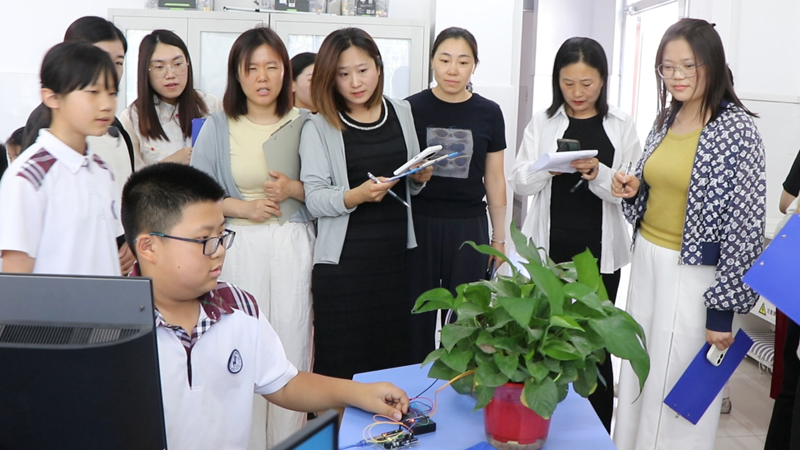 【家校共育】平邑县实验小学第三校区举办“家长进课堂”评价特色课程活动(图3)