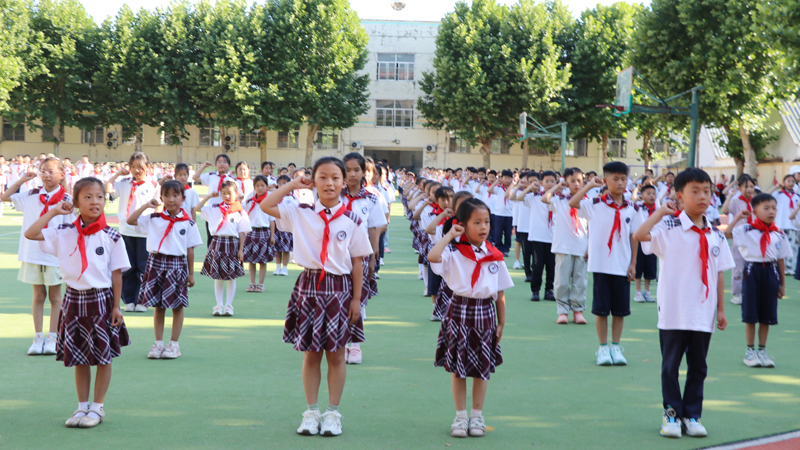 【山东平邑】实验小学举行2026年少先队分批入队仪式(图3)