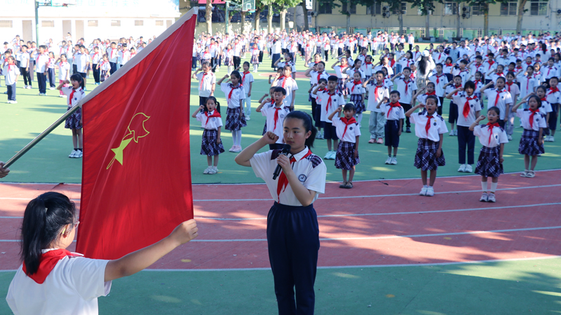 【山东平邑】实验小学举行2026年少先队分批入队仪式(图1)