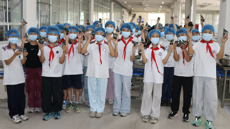 【校园动态】平邑县实验小学第六校区开展“迎端午•育童心”实践活动(图2)