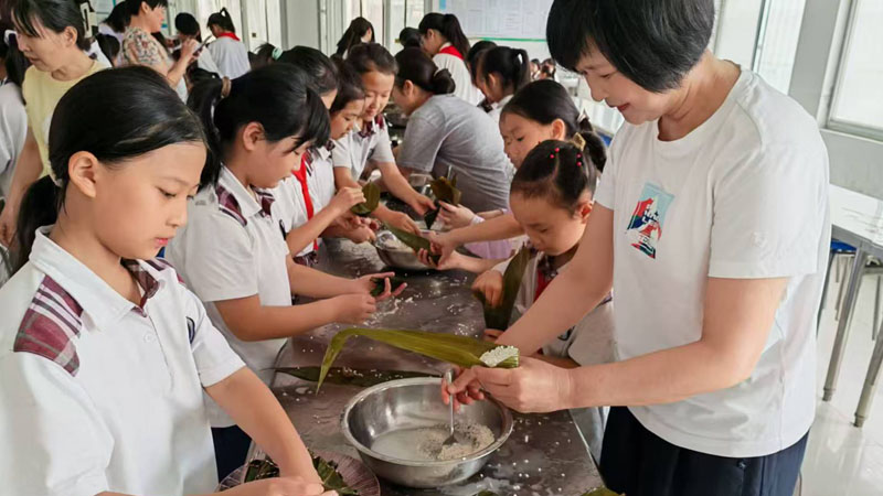 【校园动态】平邑县实验小学文化路校区端午实践育人润童心(图3)