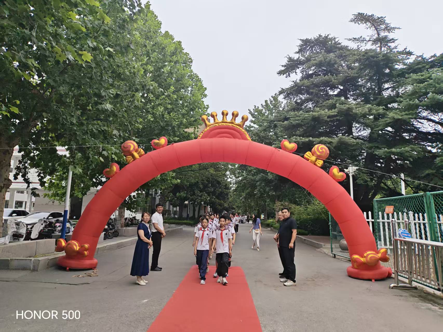 骊歌逐梦 不负韶华——兴蒙学校隆重举行六年级毕业典礼(图1)