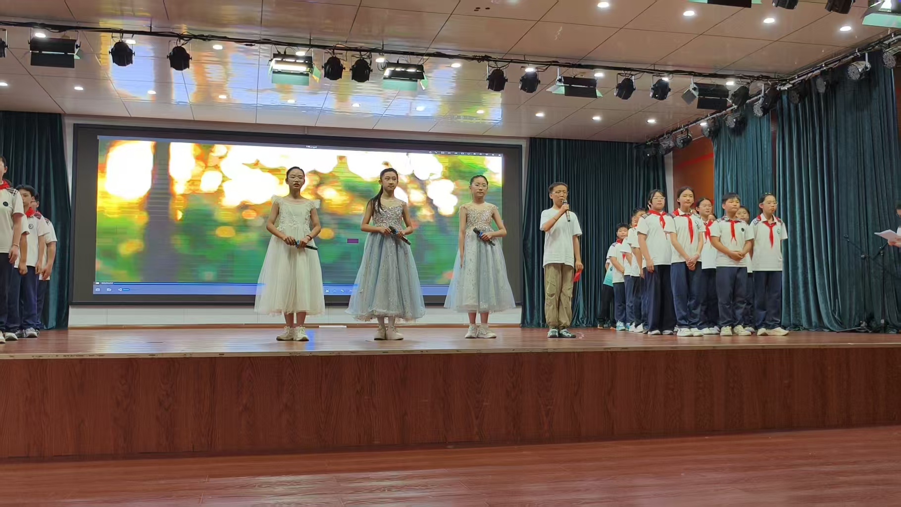 骊歌逐梦 不负韶华——兴蒙学校隆重举行六年级毕业典礼(图2)