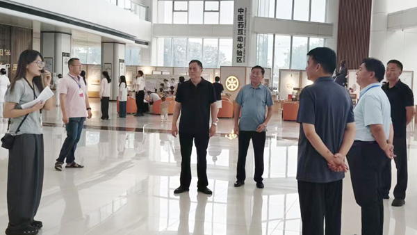 【县区前沿】平邑县实验小学走进县中医院研学基地考察交流(图1)