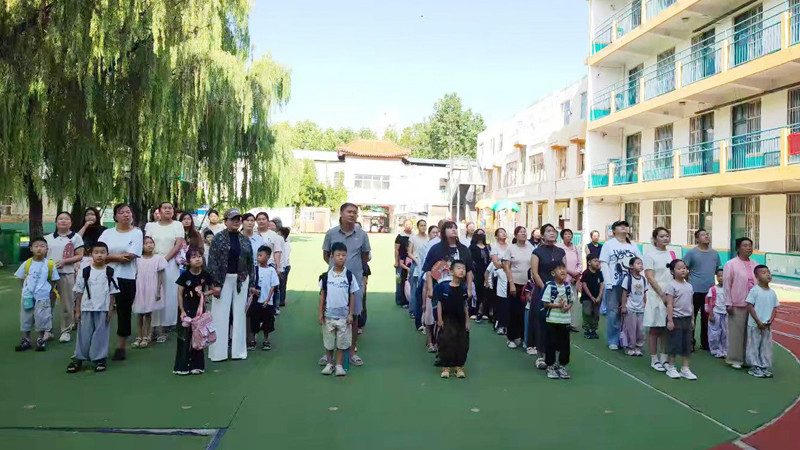【山东平邑】实验小学文化路校区举行一年级新生开学典礼(图2)